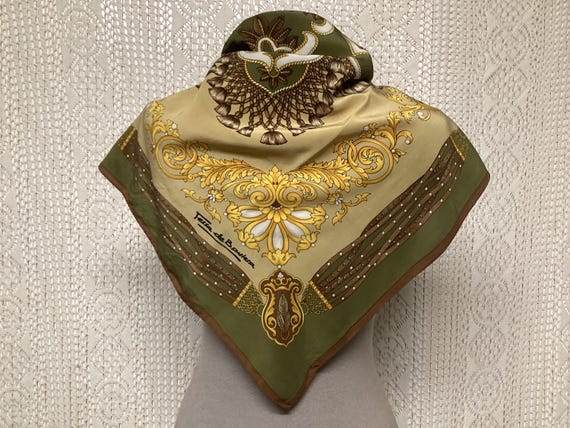 Tessa De Baviera Foulard en Soie Vintage Motif Baroque Ornemental