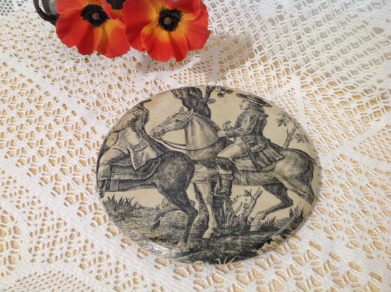 Dessous de plat en métal antique - France