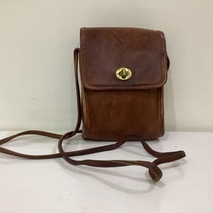 Bolso de hombro de cuero marrón Coach Hecho en Estados Unidos Bolso con solapa Bolso de entrenador minimalista 9892