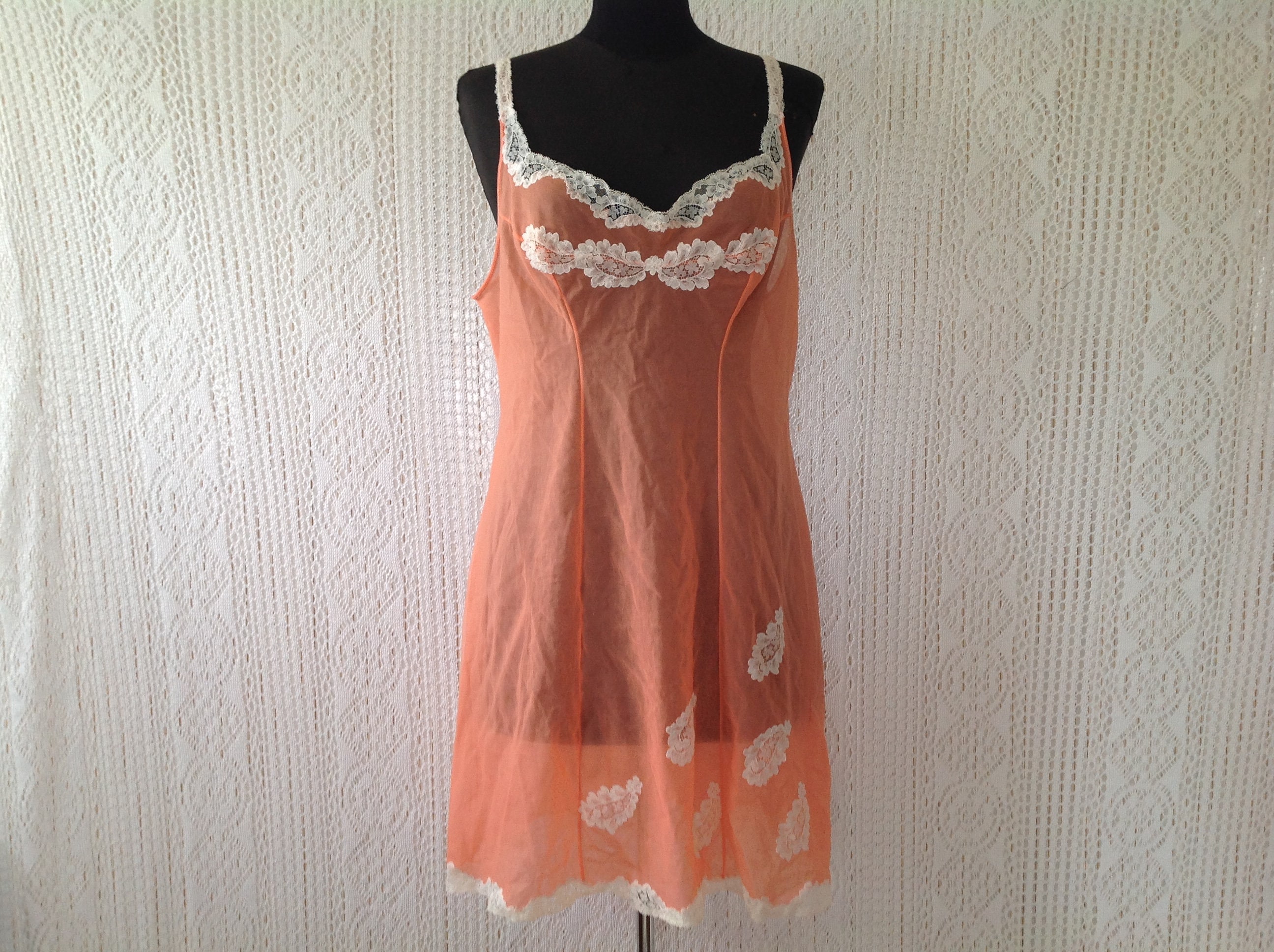 Chemise De Nuit Vintage Eliane En Satin Rose - Taille 46, Neuf Avec étiquettes
