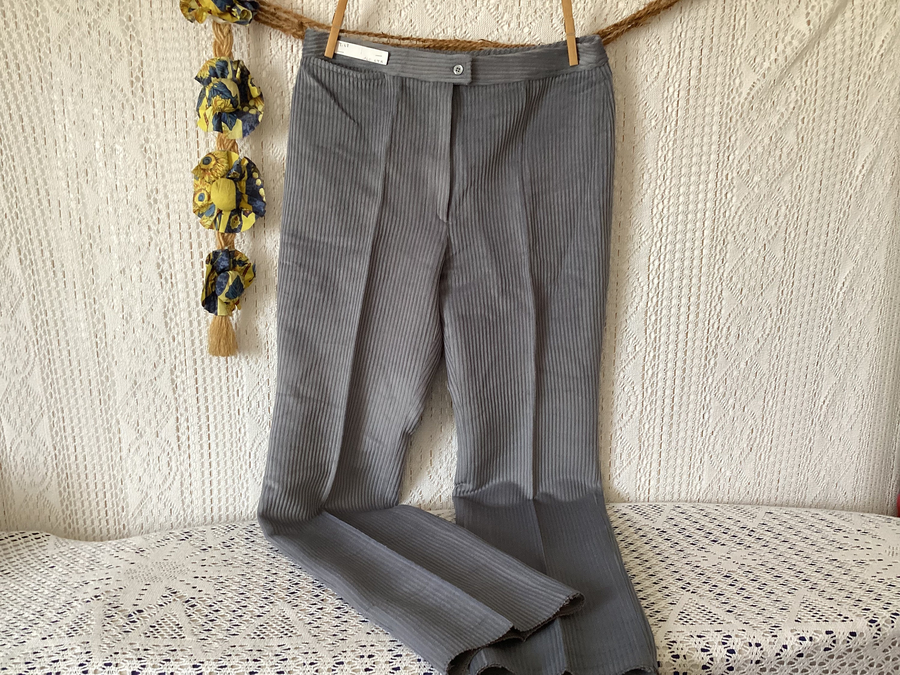 Pantalon Écru En Velours Côtelé Coupe Droite Ceinture Élastique Avec Cordon - Horizons Lointains