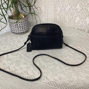 Bolso bandolera vintage Coach Bolso minimalista de cuero negro Bolso bandolera Coach 9017 de cuero de grano completo