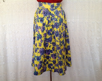 Vintage Floral Women's Skirt Size 38 to 42 Straight Seamstress Skirt