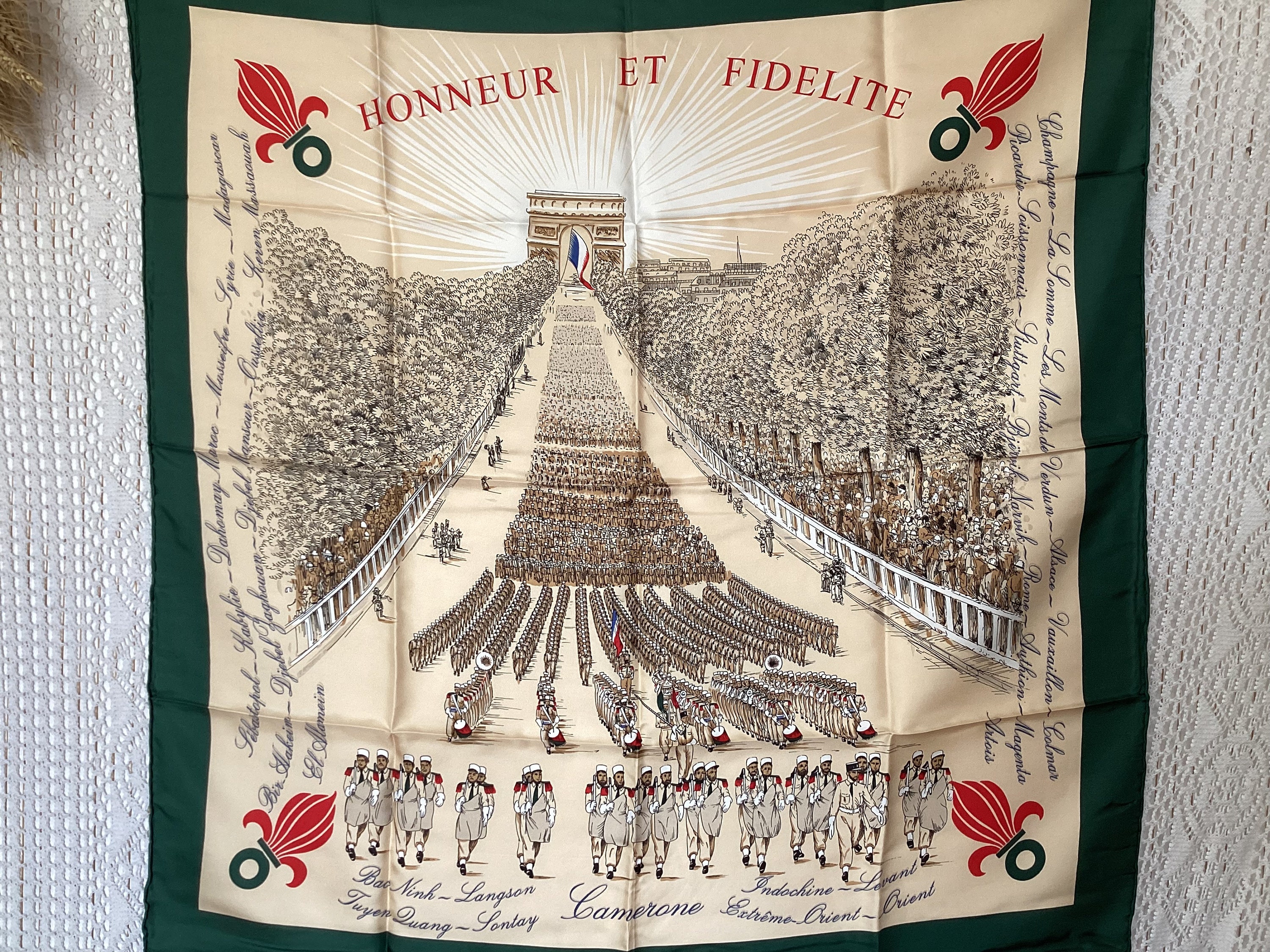 Foulard Vintage En Soie CHAMPS ELYSEES Multicolore - état Parfait