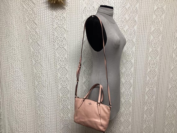 Coach Sac à Main Femme Vintage Sac Minimaliste en Cuir Rose Coach F28994 Sac à Bandoulière