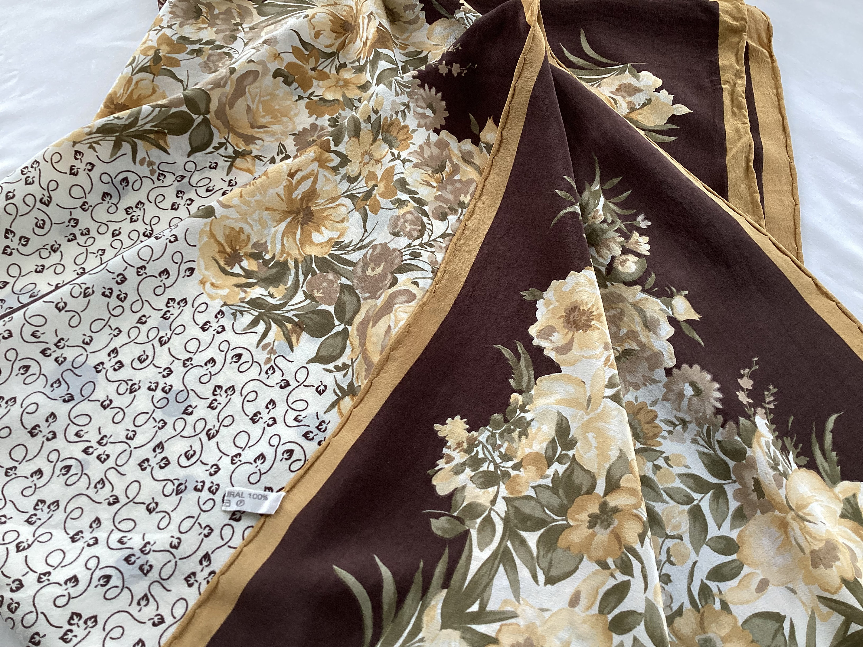 Foulard Carré Soie Vintage 90cm Olalla - Motif Floral Rose Beige, Cadeau Femme élégant