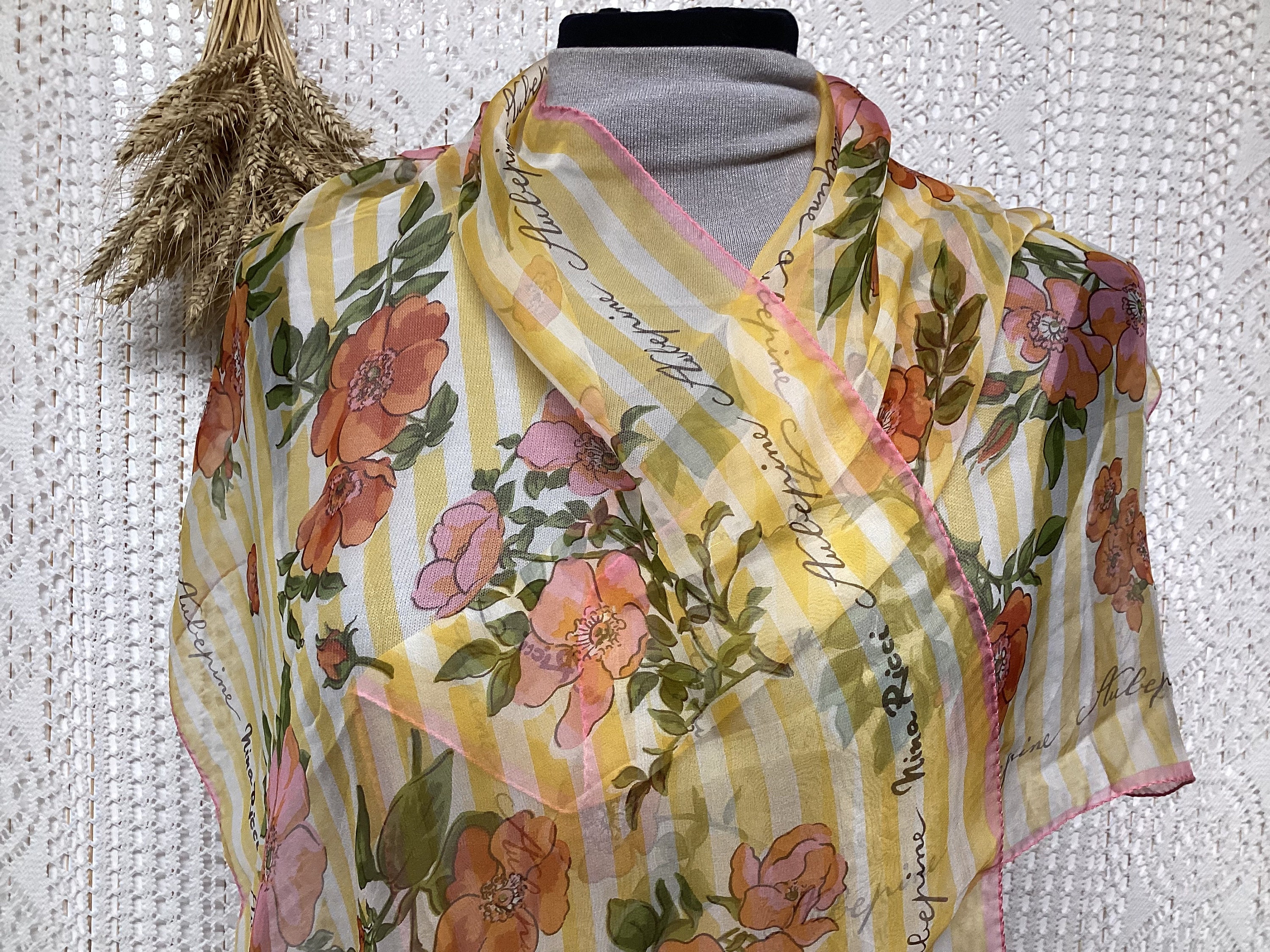 Foulard En Soie Nina Ricci - Imprimé Fleuri - Occasion Bel État - Accessoire Luxe Vintage