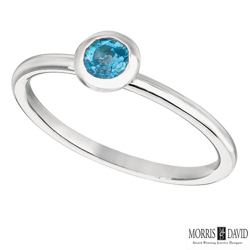 0.22 カラット ブルー トパーズ ベゼル セット リング 14K ホワイト