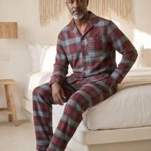 Conjunto de pijama de franela para hombre: ropa de estar por casa cálida de algodón cepillado. imagen 1