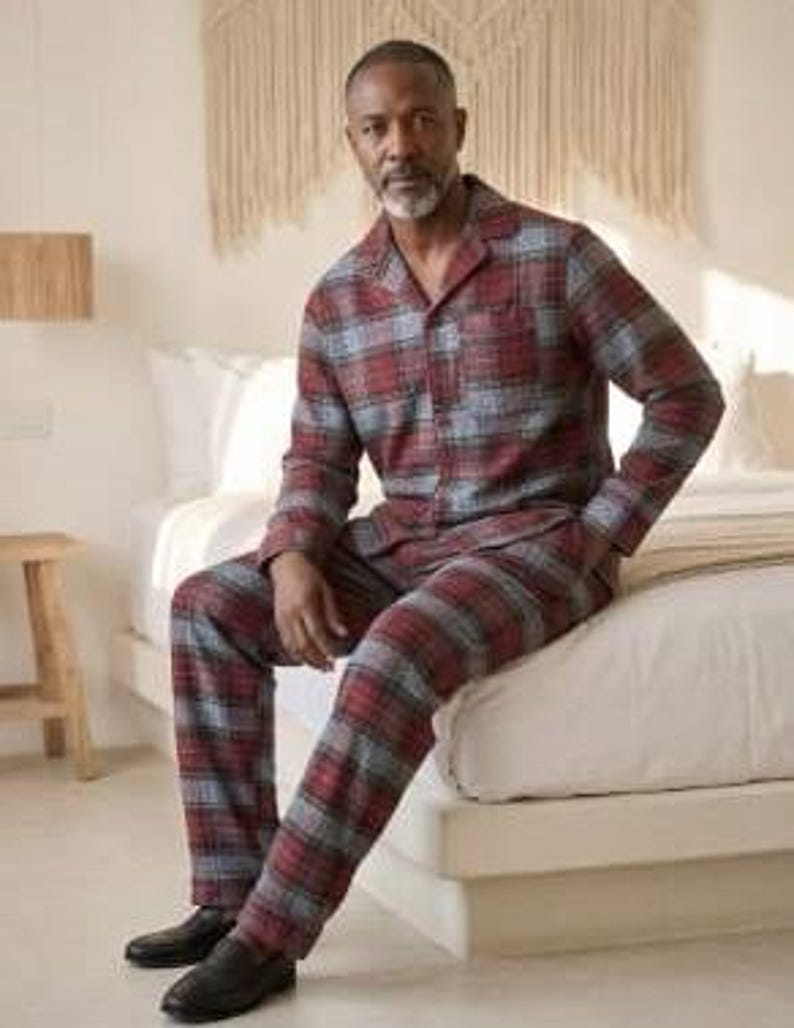 Conjunto de pijama de franela para hombre: ropa de estar por casa cálida de algodón cepillado. imagen 1
