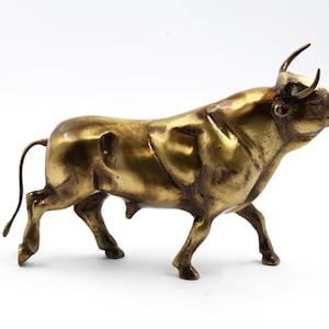 Solid Brass Bull Statue – Antique Bronze Finish, Wall Street Symbol of Strength and Prosperity, Heavyweight Financial Decor, 2.6 lbs