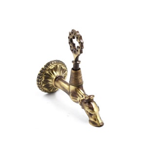 Massiver Messing-Waschtischhahn - Eleganter Wasserhahn für Küche, Garten oder Außenbereich, antike Bronzebeschichtung mit Rosettenabdeckung