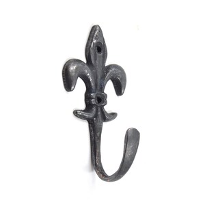 Handgemaakte klassieke muurbevestigingshaak – massief messing fleur de lys-ontwerp voor hoeden, tassen, badjassen of jassen, oxidezwarte gecoate afwerking
