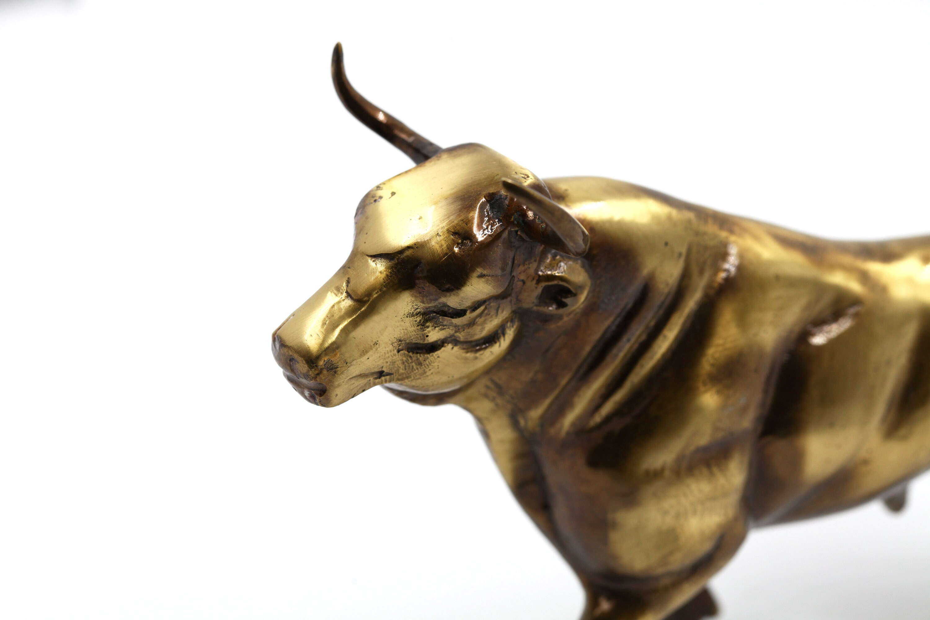 Chinese Pure Brass Wall Street Bull Small Statue, Gold Color, Animal Theme, Vintage Style