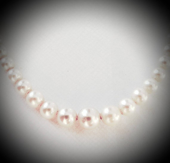 Cultured pearls | pearl graduation necklace | pear
