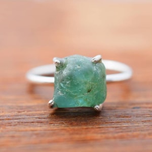 Raw Emerald Ring in 925 Sterling Silver, Silver Ring, Dainty Ring, Artisan Ring, Sterling Ring, Silver Ring, Rough, Uncut Stone, Gift Her