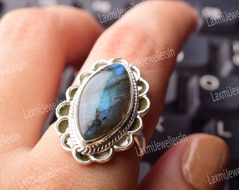 Natural Labradorite Ring in 925 Sterling Silver, Boho Ring, Handmade Gemstone Ring, Dainty Silver Ring, Artisan Jewelry Gift for Her