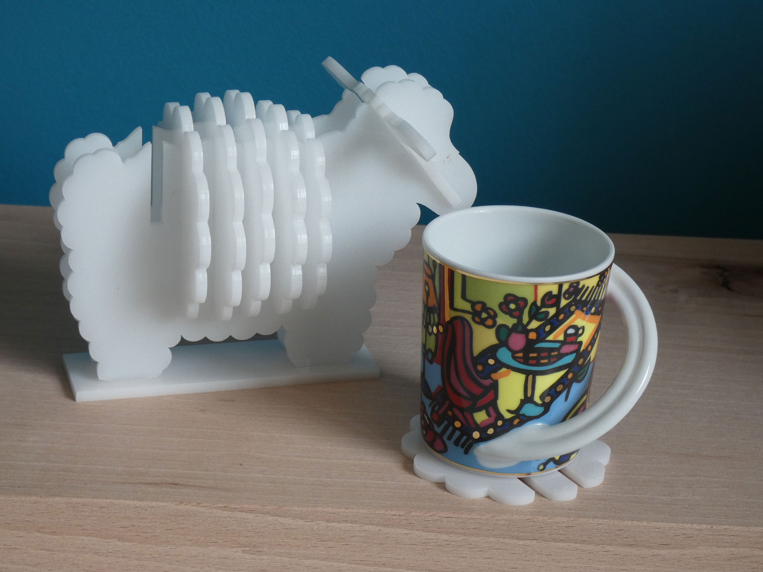 Sous-Tasses ou Sous-Verres et Leur Support Mouton en Plexi