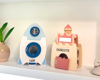 Idea de regalo personalizada para niños pequeños, juguete sensorial Montessori, regalo para el primer cumpleaños, regalo para un año, cohete, princesa, castillo, grabado personalizado.