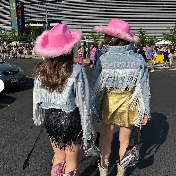 Abito da tour Giacca di jeans Giacca con frange di jeans Abito da concerto Abito da concerto country Abito da tour Donna Giacca corta in denim personalizzata Personalizzata