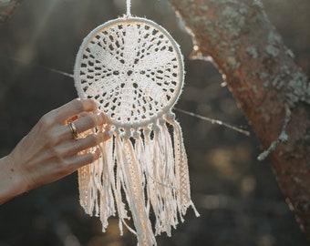 Handmade dream scarer GudaBoo| dreamcatcher cousin| wall hanging decor| interior design| rituals| gifts ideas| boho decor| rustic decor