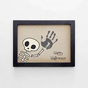 Halloween Handprint Art Skeleton, Baby Halloween Handprint Art, Halloween art printable, Infant Halloween Handprint and Footprint Crafts