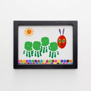 The Hungry Caterpillar, impronta della mano, artigianato artistico fai da te, ricordo per bambini piccoli, biglietto per la festa del primo compleanno, attività per bambini piccoli
