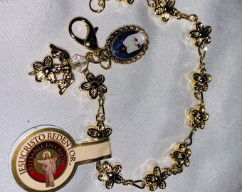 Beautiful bracelet with Jesus de Nazareno charm.