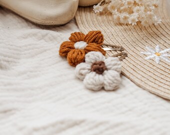 Kleine Haarspangen für Mädchen mit Blumen aus Wolle - Trend Haarschmuck für Kinder