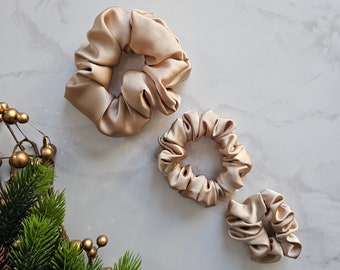 A Tahari gold satin hair darling, elastic scrunchie three formats (Christmas 2023, vintage, boho, boho)