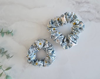 A white daisy scrunchie hair scrunchie three formats (spring, curl, flowers, boho)