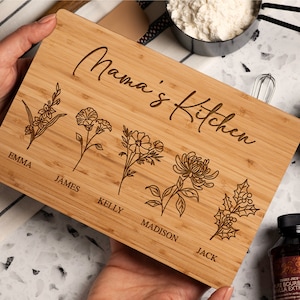 Birth Flower Gifts for Mom, Personalized Cutting Board, Mom Gifts, Grandmas Garden with Grandkids Names, Mama&#39;s Kitchen Gift