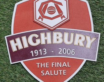 Highbury Final Salute Arsenal badge