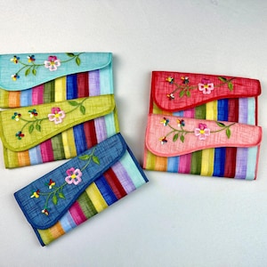 Cartera larga bordada, cartera de tres pliegues, cartera tradicional coreana Sae-tton con flores, cartera liviana, cartera acolchada / regalo de dama de honor
