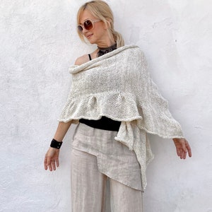 Bequemer warmer Brautschal mit Rüschen, kuscheliger Wrap für Frauen, Brautjungfer stricken Poncho, weiches Slouchy Top, Brautschal, Elfenbein-Cover Up