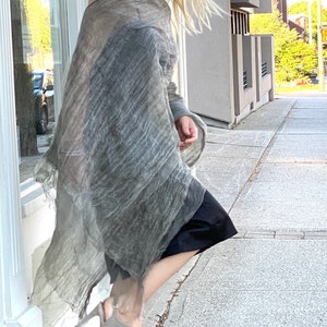 Xale de organza de seda cinza | Top de algodão solto, envoltório de gaze de noiva, saída de praia, envoltório leve e grande, roupa de praia, poncho transparente de verão