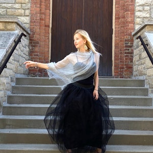 Lenço de noiva leve em tule de seda cinza | Top solto transparente, xale de organza, saída de praia, envoltório leve de casamento, roupa de praia, poncho transparente de verão