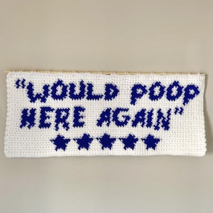 かぎ針編みのタペストリー パターン - 「Would Poop Here Again」壁掛け装飾 - おもしろいバスルーム サイン - パターンのみ!