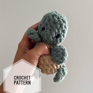 NO SEW Mini Pebbles the sea turtle crochet pattern - Bitsy Buddy. Crochet turtle