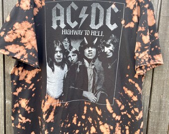 Deadstock Vtg AC/DC Small Metal Pendant Pewter Highway To Hell Back In Black 