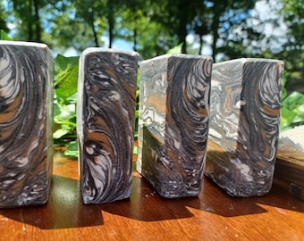 Pain de savon parfumé au bois de santal / Végétalien et biologique / Savon au grain de bois et au bois de santal de Madi