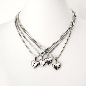 Collar corazón con Inicial de Plata Acero Inoxidable,  Baño de Plata, Collar corazón de Plata con Letra personalizada - Regalo personalizado