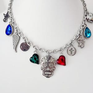 Collier Halloween Catrina en acier inoxydable - Collier tête de mort en argent - Bijoux mexicains avec multi-charmes