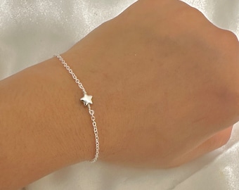 Tiny Star bracelet , Delicate Star Bracelet Gold/Silver Bracelet, Dainty Bracelet,  Simple Chain Bracelet, Stacking Bracelet, Gift For Her