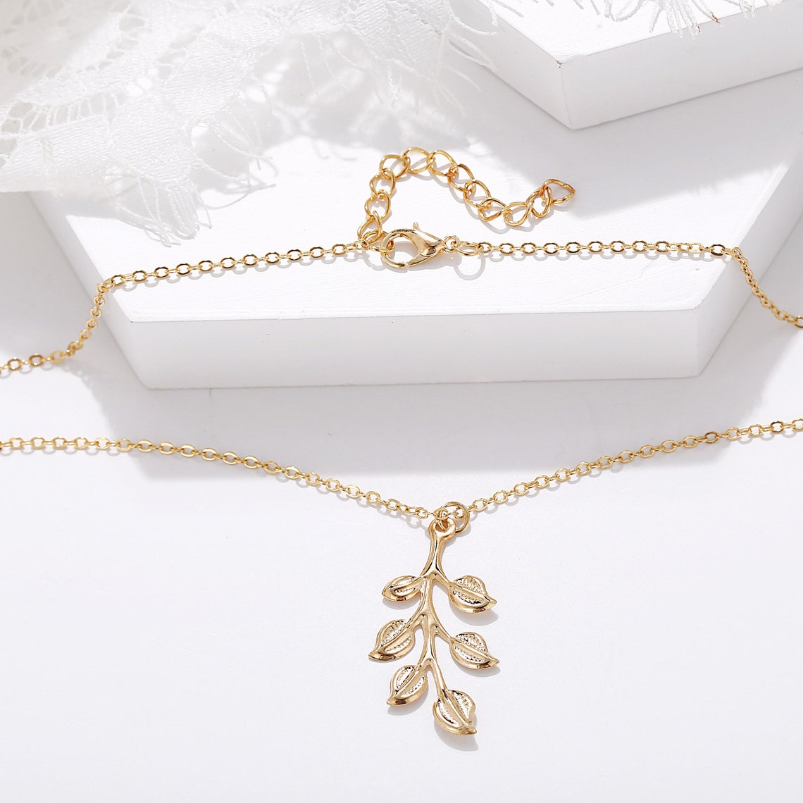 Dainty Leaf Necklace