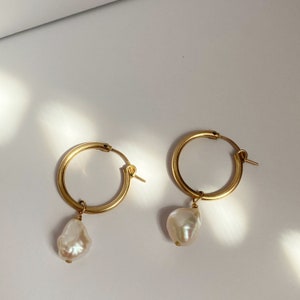 Baroque Pearl Gold Filled Hoops, 22mm, Pearl Dangle Hoop, Minimalist, Bridesmaid Earrings, Bridal, Waterproof, Cultured Pearl, Sustainable,