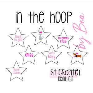 Könnte beinhalten: Weißer Hintergrund mit dem Text "in the hoop" und "by Bea" in Rosa. Mehrere weiße Sternformen mit rosa Text und Illustrationen, darunter eine Katze, ein Hund und die Wörter "Christmas Club" und "more cookies". Der Text "Stickdatei 13X18 CM" ist ebenfalls vorhanden.