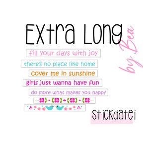 Könnte beinhalten: Weißer Hintergrund mit den Worten "Extra Long" in Schwarz. Darunter befinden sich mehrere rechteckige Textblöcke mit Sätzen wie "fill your days with joy" und "girls just wanna have fun". Das Bild enthält auch den Text "by Bea" und "Stickdatei".