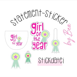 Könnte beinhalten: Ein Satz bedruckbarer Aufkleber mit dem Text "girl of the year" in Pink und Grün. Die Aufkleber sind für die Verwendung als Statement-Aufkleber konzipiert. Der Text "stickdatei by Bea" ist ebenfalls im Bild enthalten.