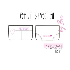 Könnte beinhalten: Eine Schwarz-Weiß-Zeichnung eines Nähmusters für eine kleine Tasche oder ein Etui. Das Muster enthält eine Herzform, die Worte "Sew in Love" und "Handmade" mit einem kleinen Herz. Der Text "etui special by Bea" ist in rosa Kursivschrift geschrieben. Der Text "Stickdatei 13x18" ist in rosa geschrieben.